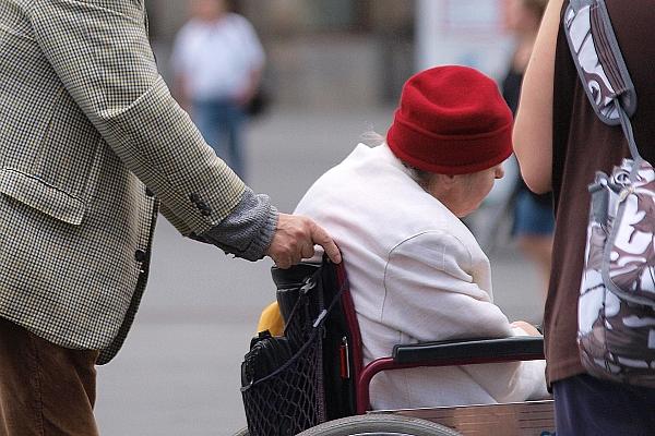 Seniorin im Rollstuhl (Archiv), via dts Nachrichtenagentur