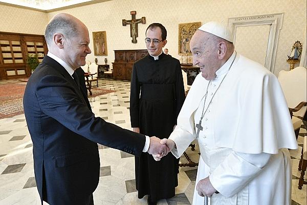 Olaf Scholz und Papst Franziskus, Vatican Media via dts Nachrichtenagentur