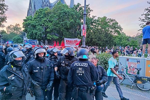 1.-Mai-Demo in Berlin am 01.05.2024, via dts Nachrichtenagentur
