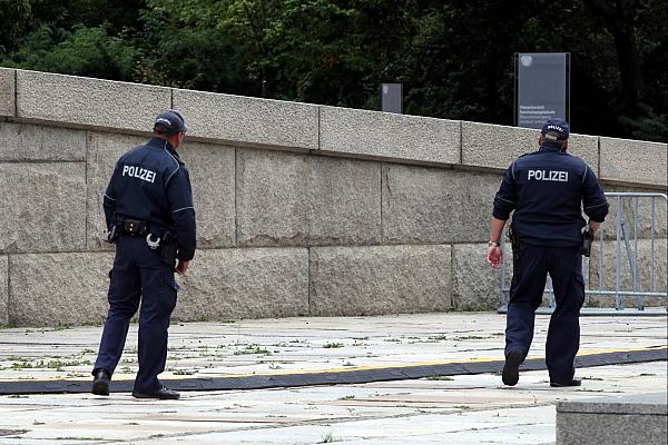 Polizei vor dem Bundestag (Archiv), via dts Nachrichtenagentur