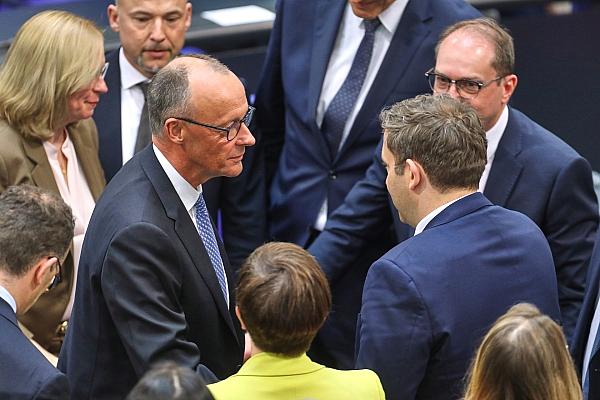 Friedrich Merz bekommt Glückwünsche nach der Kanzlerwahl am 06.05.2025, via dts Nachrichtenagentur