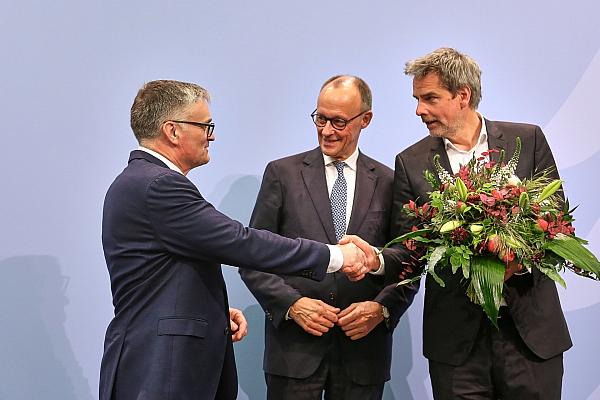 Stefan Kornelius, Friedrich Merz, Steffen Hebestreit am 12.05.2025, via dts Nachrichtenagentur