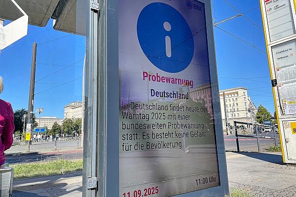 Probealarm auf einer digitalen Werbetafel (Archiv), via dts Nachrichtenagentur